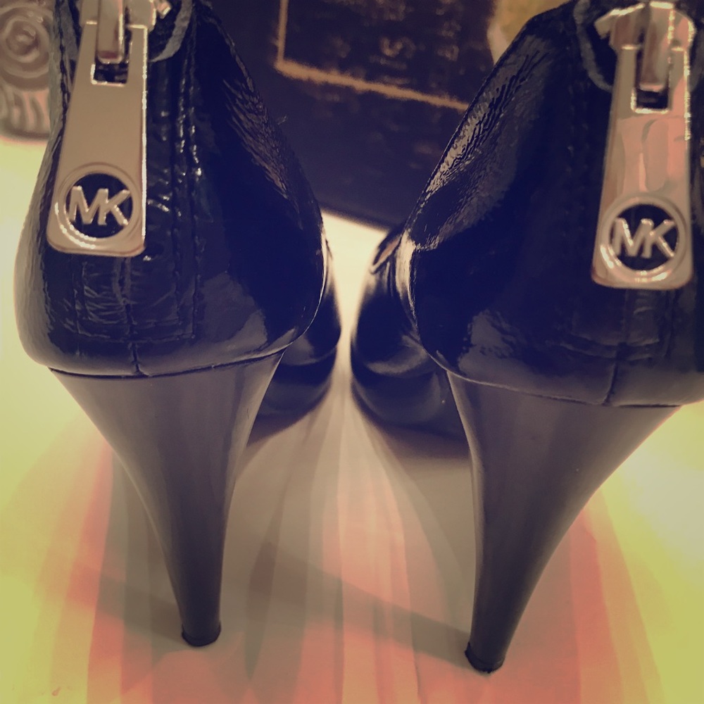 Michael Kors pumps size 5.5